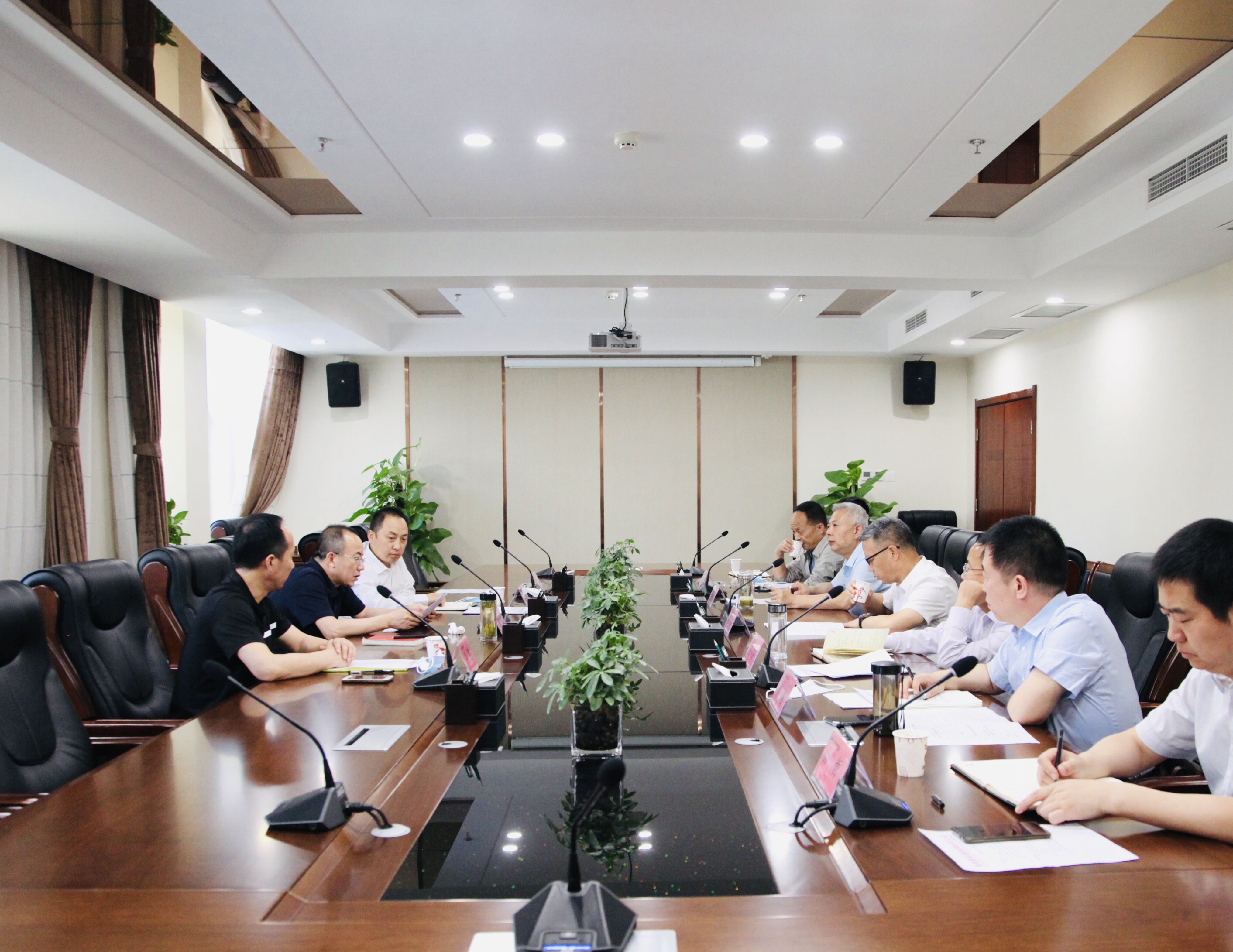 富平縣委常委、常務(wù)副縣長景軍榮到訪糧農(nóng)集團(tuán)