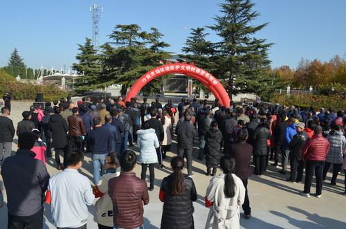 農墾集團沙苑農場舉辦環(huán)境保護文明創(chuàng)建簽名活動