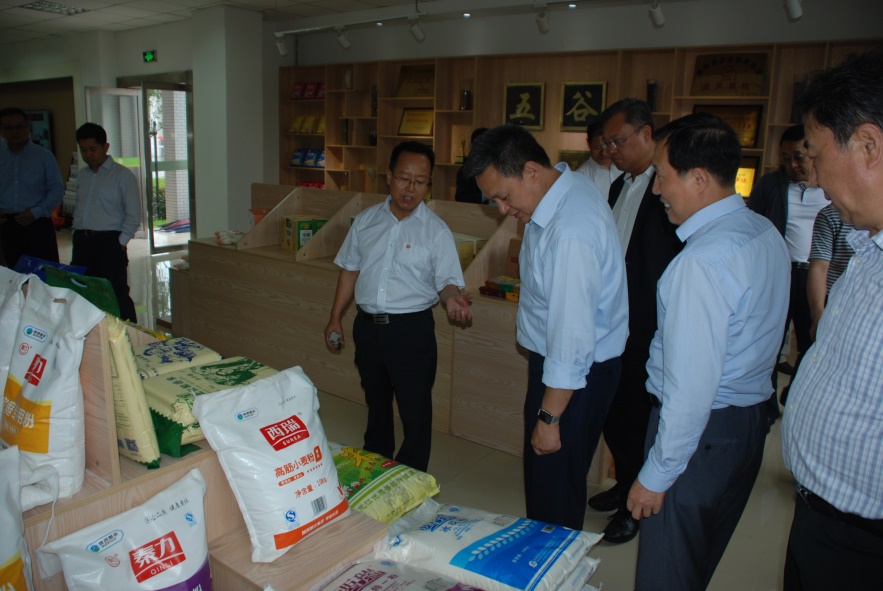 中糧集團遲京濤副總裁一行蒞臨陜西糧農西瑞興平園區(qū)考察指導工作